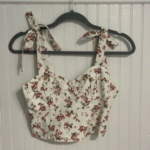 Cropped tank with super cute design!